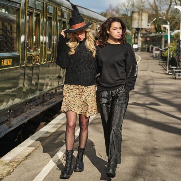 NWT ESQUALO Black Fringe Cable Knit - Picture 2 of 11